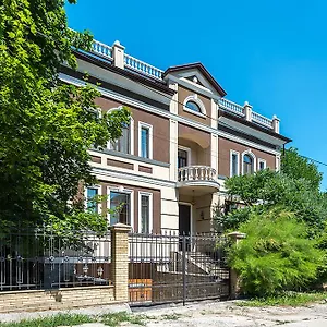 whippet-house.hotels-of-kiev.com/